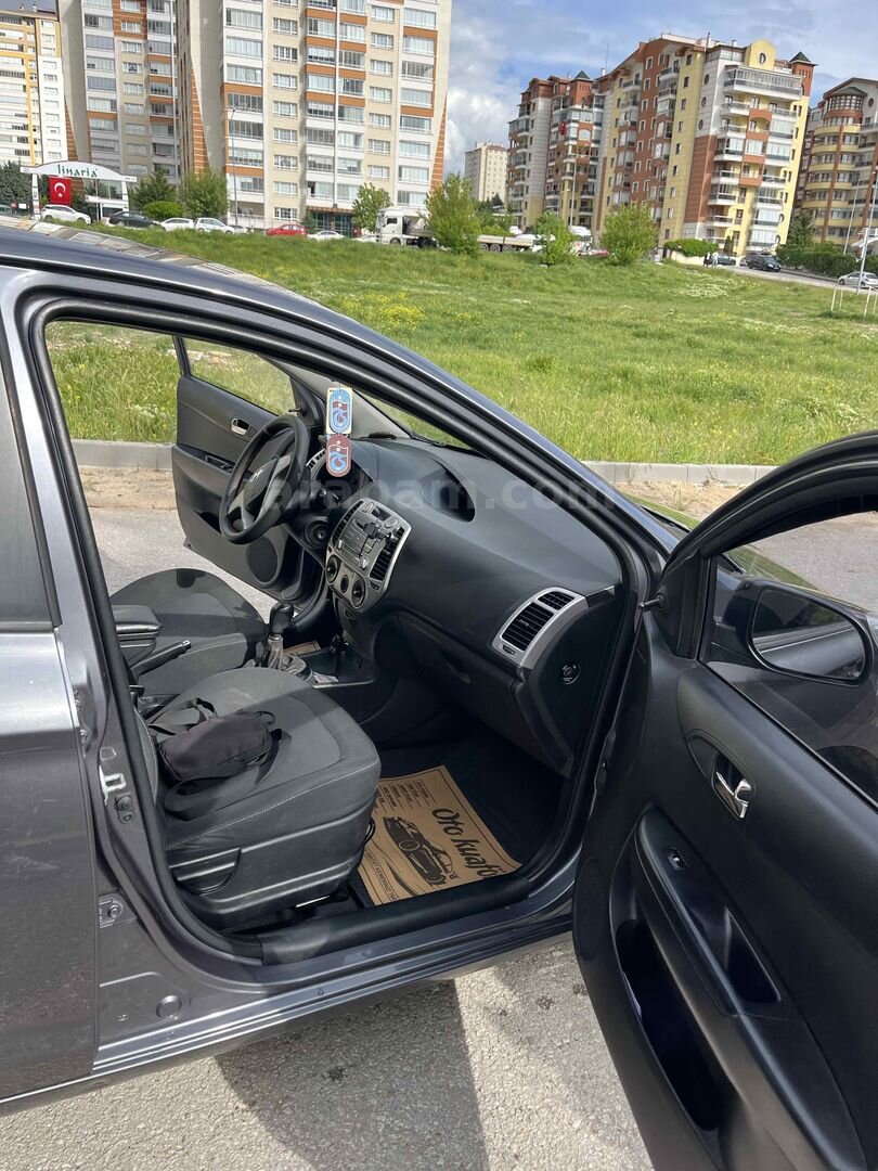 Sahibinden Hyundai i20 1.4 CVVT Team 2012 Model Ankara 116.000 km Füme 6