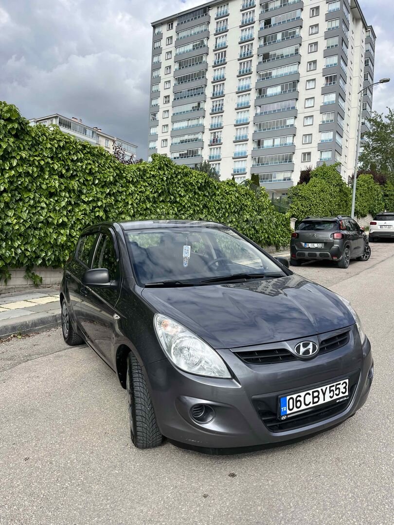 Sahibinden Hyundai i20 1.4 CVVT Team 2012 Model Ankara 116.000 km Füme 2