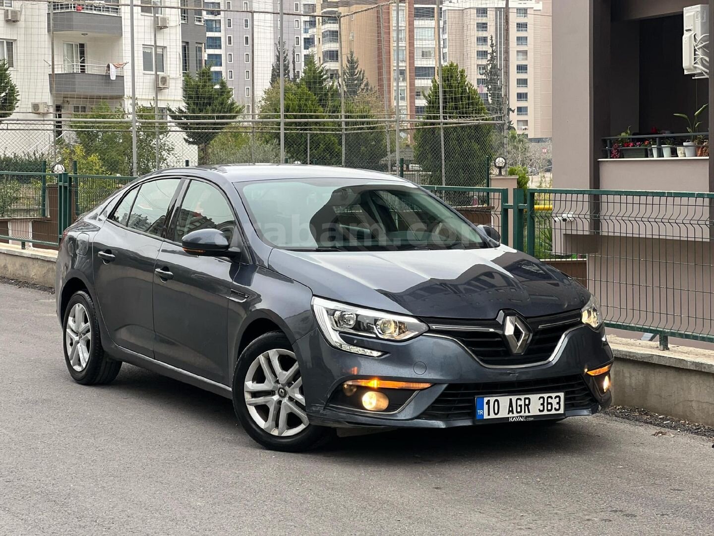 Sahibinden Renault Megane 1.3 TCe Joy 2020 Model Mersin 98.000 km Füme 1