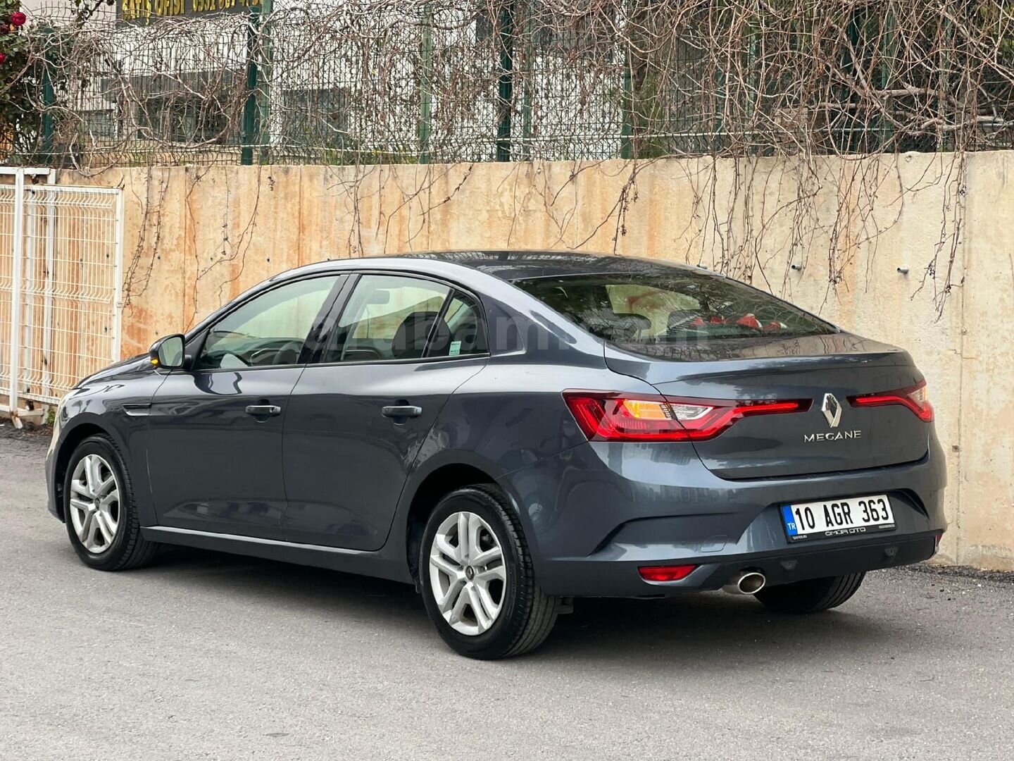 Sahibinden Renault Megane 1.3 TCe Joy 2020 Model Mersin 98.000 km Füme 2