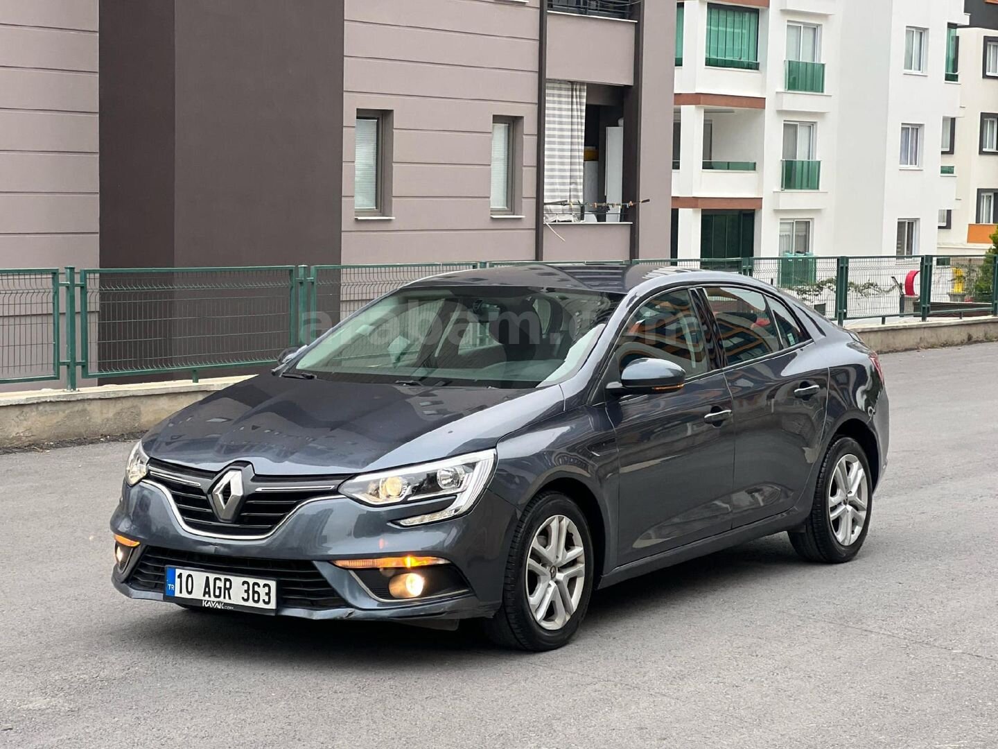 Sahibinden Renault Megane 1.3 TCe Joy 2020 Model Mersin 98.000 km Füme 3
