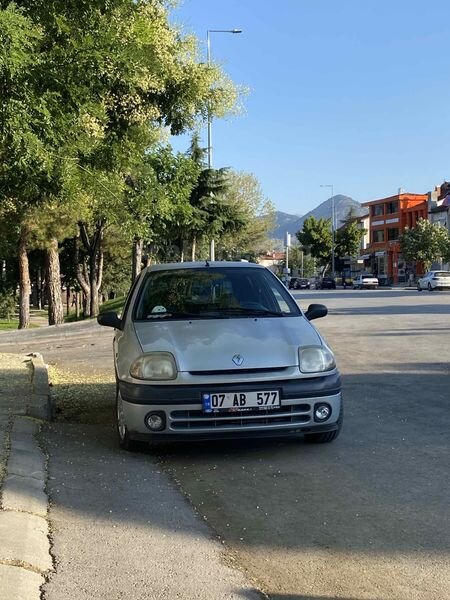 Sahibinden Renault Clio 1.6 RTE 2000 Model Antalya 133.000 km Gri