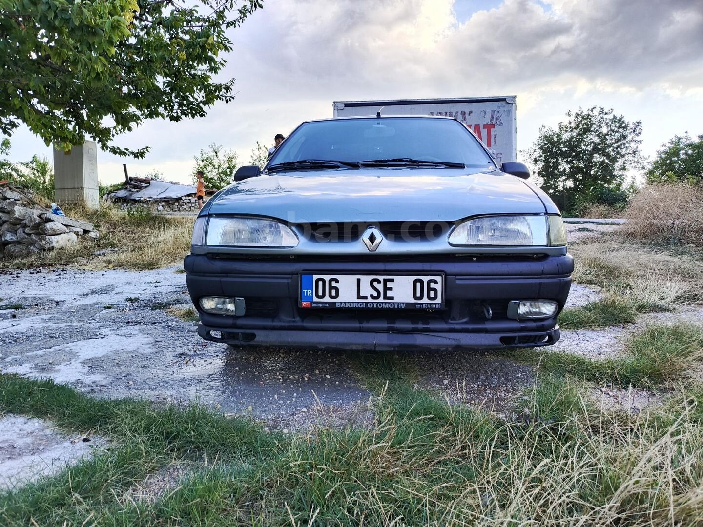 Sahibinden Renault R 19 1.4 Europa RNA 1999 Model Ankara 273.000 km Gri (Gümüş) 1