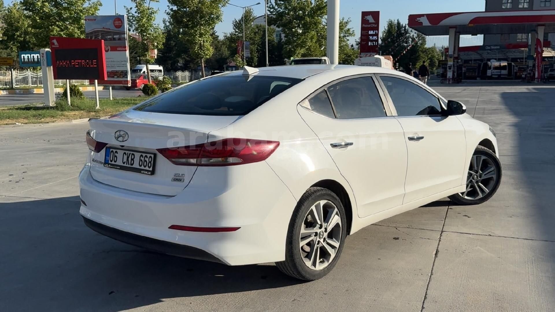 Sahibinden Hyundai Elantra 1.6 CRDi Elite 2016 Model Van 199.000 km Beyaz 6