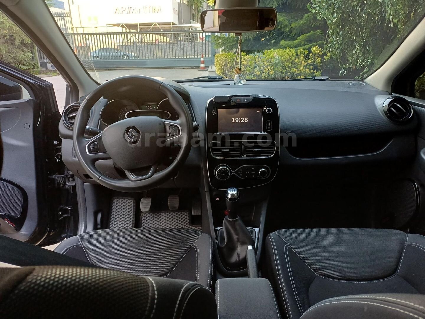 Sahibinden Renault Clio 1.2 Touchrome 2017 Model İstanbul 67.000 km Siyah 6