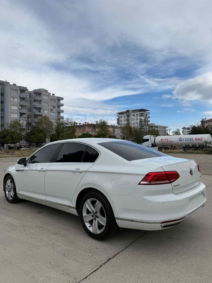 Sahibinden Volkswagen Passat 1.6 TDi BlueMotion Comfortline 2016 Model Antalya 242.000 km Beyaz 5