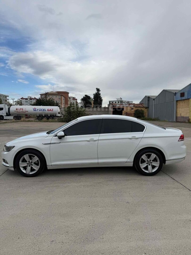Sahibinden Volkswagen Passat 1.6 TDi BlueMotion Comfortline 2016 Model Antalya 242.000 km Beyaz 4