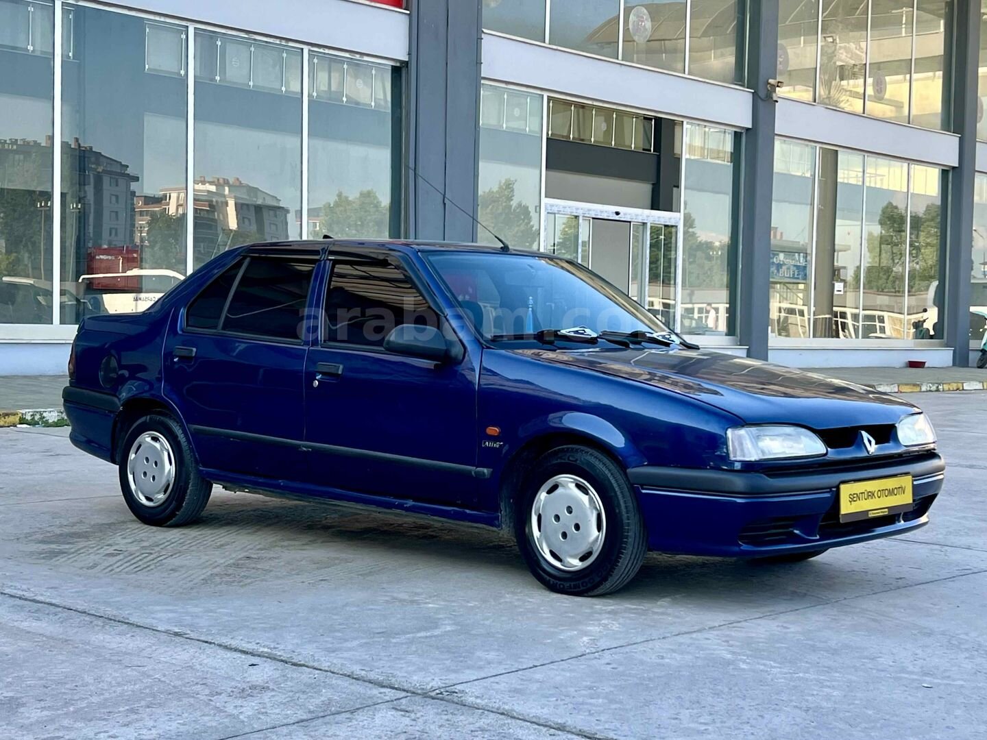 Galeriden Renault R 19 1.6 Europa RNE 1998 Model Samsun 227.000 km Mavi (metalik) 2