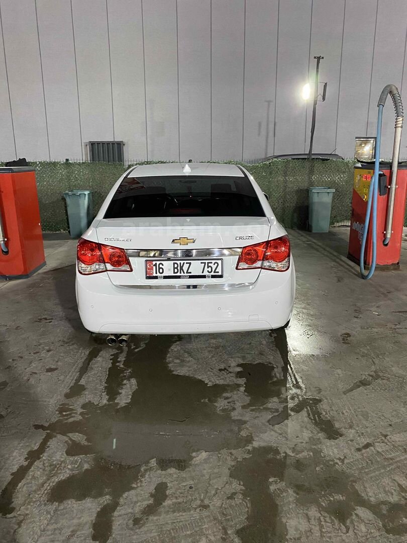 Sahibinden Chevrolet Cruze 1.6 LS 2011 Model Bursa 140.000 km Beyaz 4