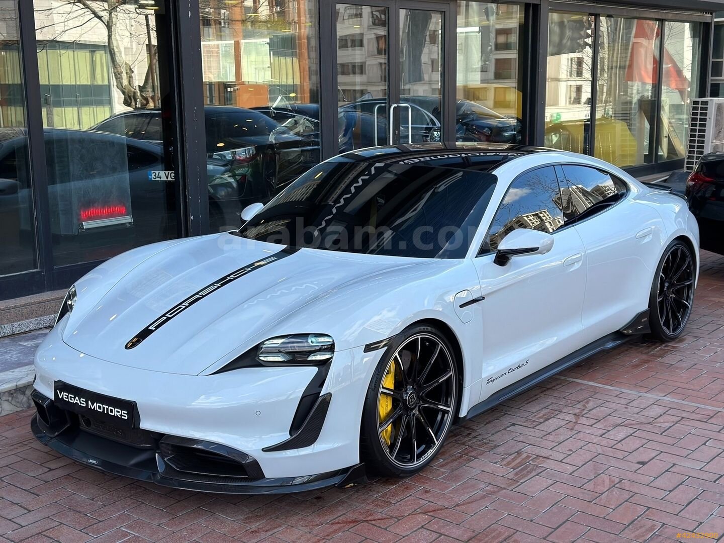 Galeriden Porsche Taycan Elektrik Turbo S 2020 Model İstanbul 40.000 km Beyaz 2