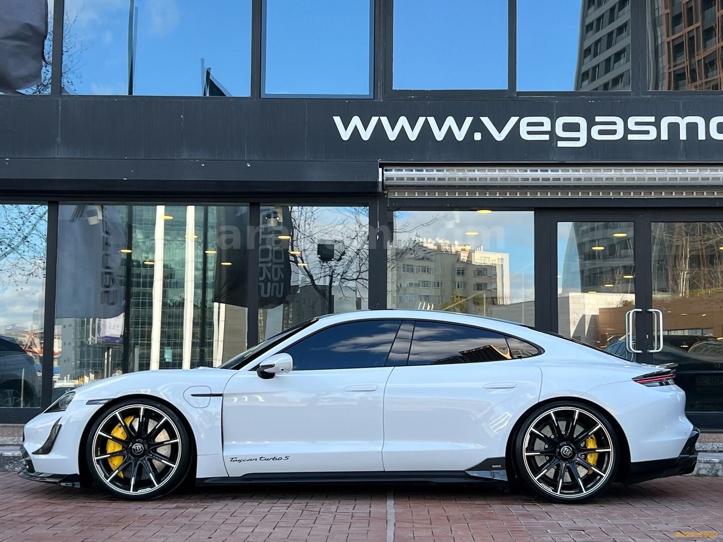 Galeriden Porsche Taycan Elektrik Turbo S 2020 Model İstanbul 40.000 km Beyaz 5