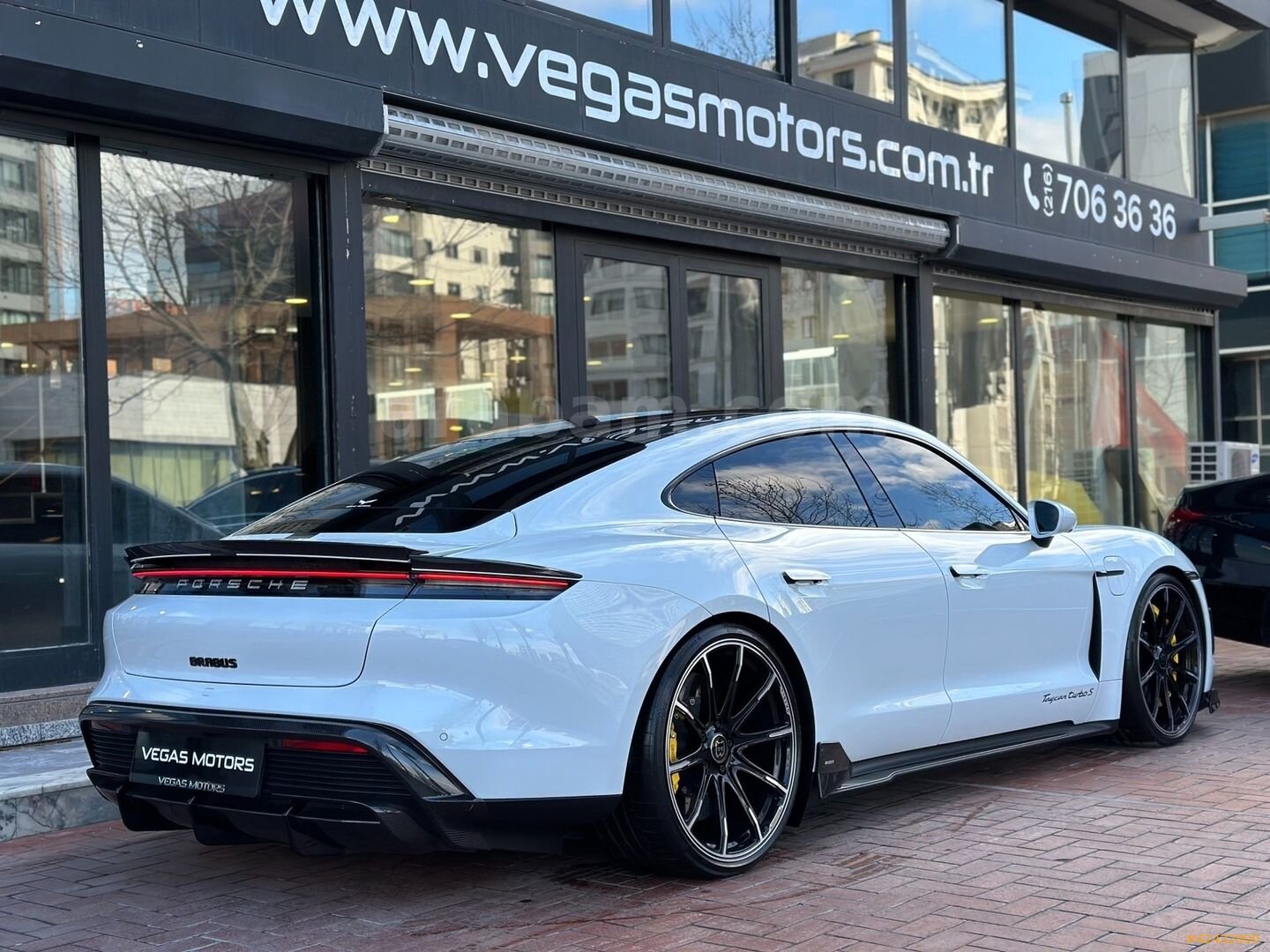 Galeriden Porsche Taycan Elektrik Turbo S 2020 Model İstanbul 40.000 km Beyaz 7