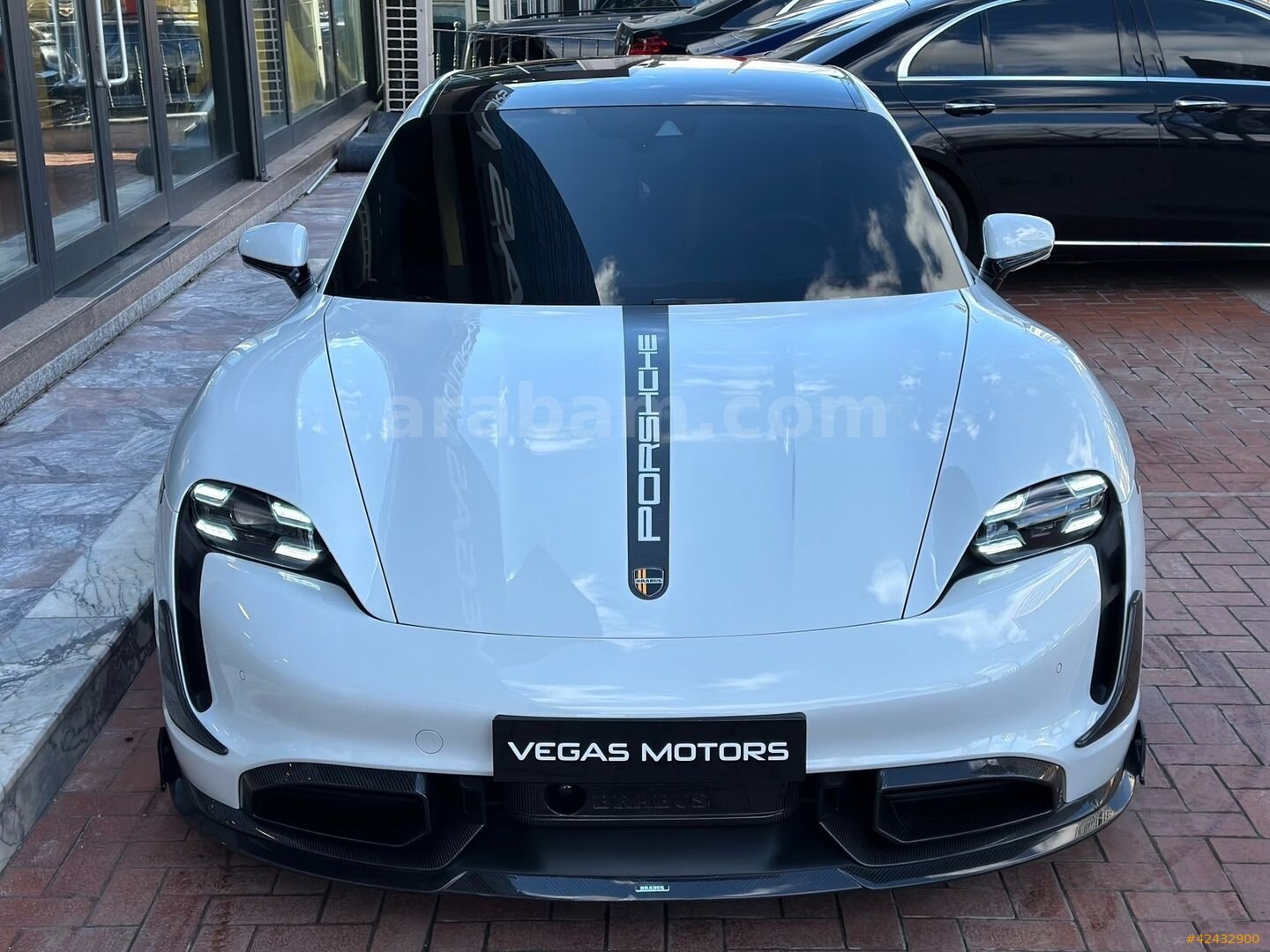 Galeriden Porsche Taycan Elektrik Turbo S 2020 Model İstanbul 40.000 km Beyaz 3