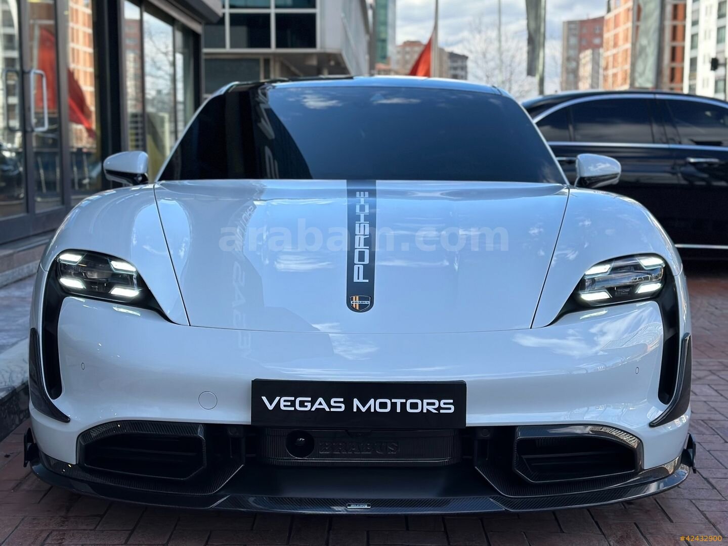 Galeriden Porsche Taycan Elektrik Turbo S 2020 Model İstanbul 40.000 km Beyaz 4