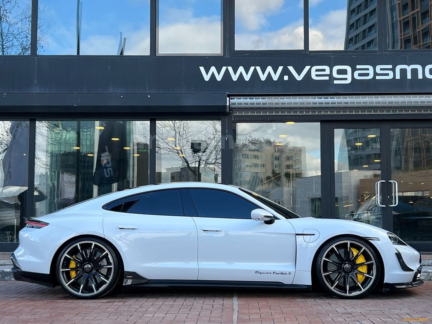 Galeriden Porsche Taycan Elektrik Turbo S 2020 Model İstanbul 40.000 km Beyaz 6