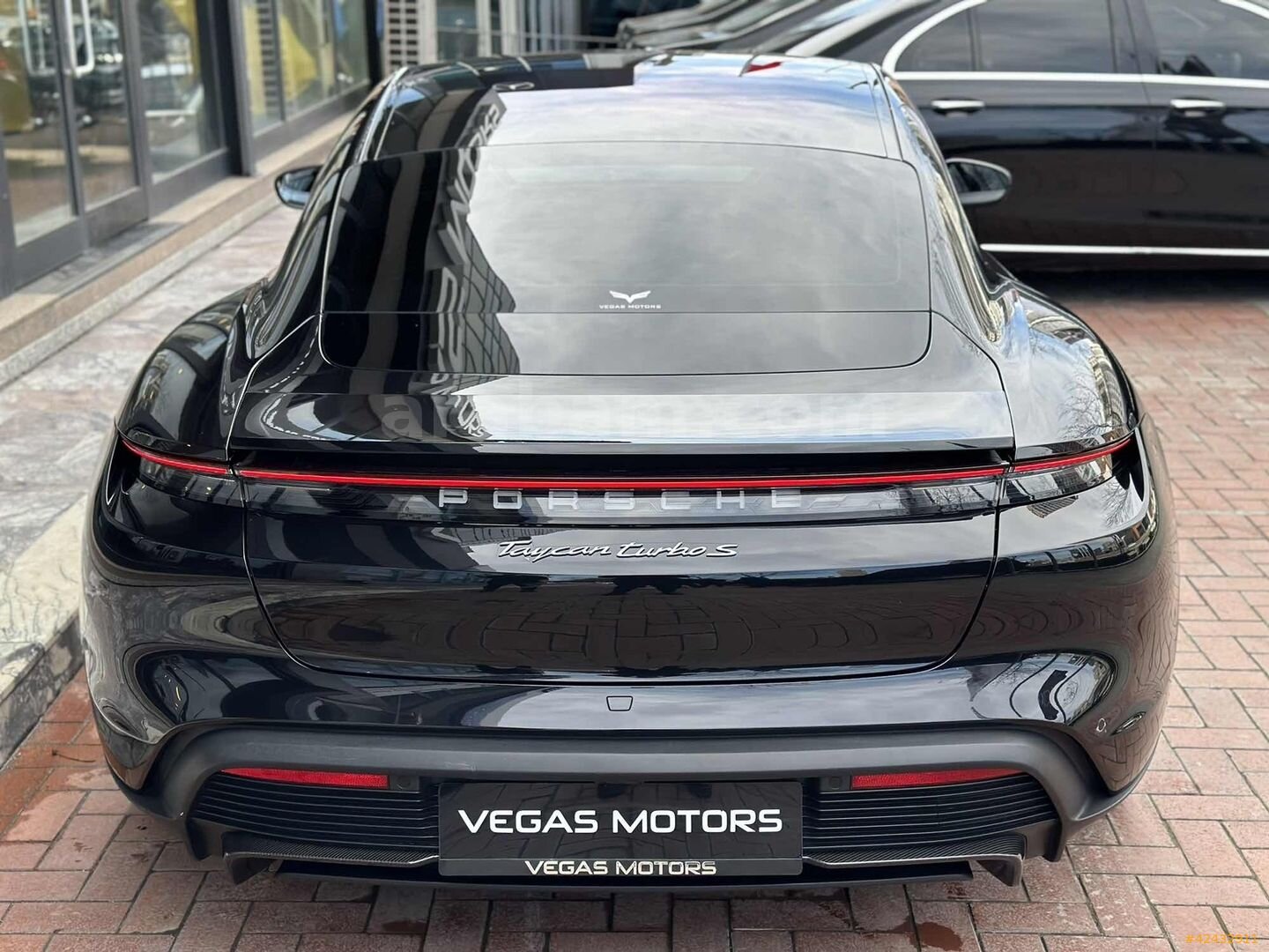 Galeriden Porsche Taycan Elektrik Turbo S 2020 Model İstanbul 45.000 km Siyah 7