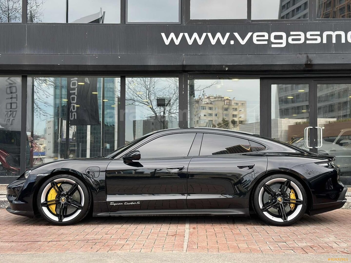 Galeriden Porsche Taycan Elektrik Turbo S 2020 Model İstanbul 45.000 km Siyah 4