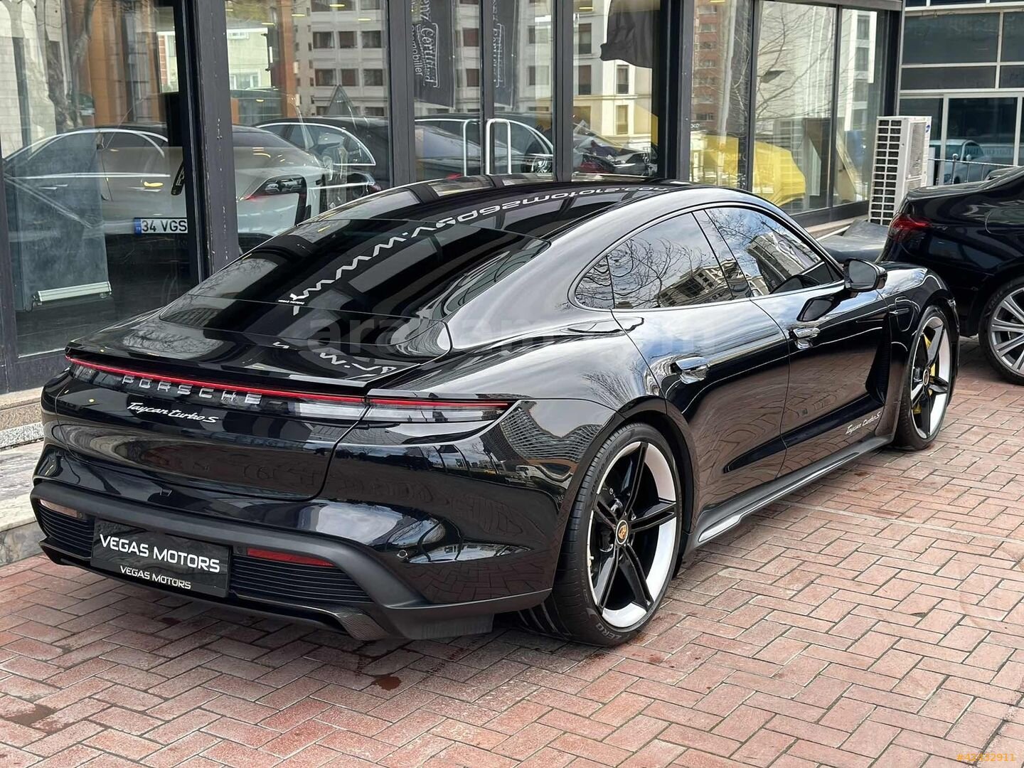 Galeriden Porsche Taycan Elektrik Turbo S 2020 Model İstanbul 45.000 km Siyah 6
