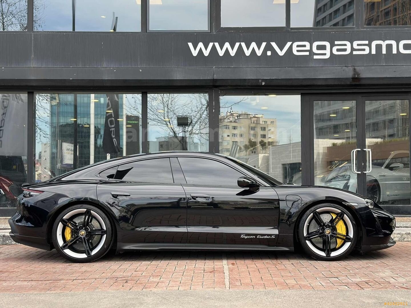 Galeriden Porsche Taycan Elektrik Turbo S 2020 Model İstanbul 45.000 km Siyah 5