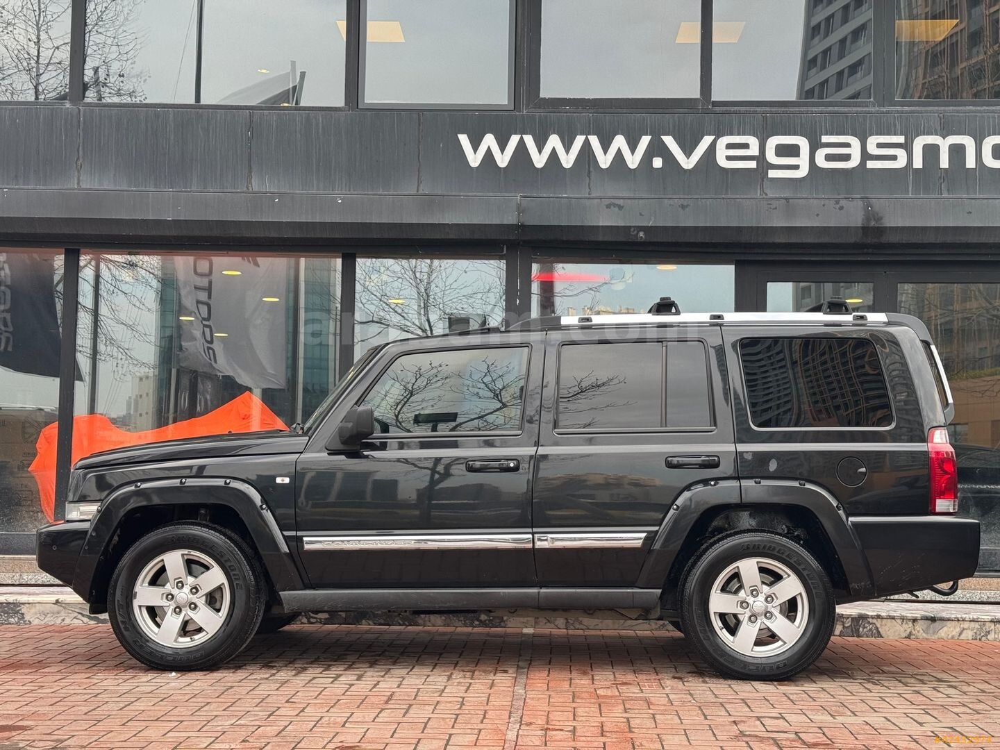 Galeriden Jeep Commander 3.0 CRD 2007 Model İstanbul 330.000 km Siyah 5