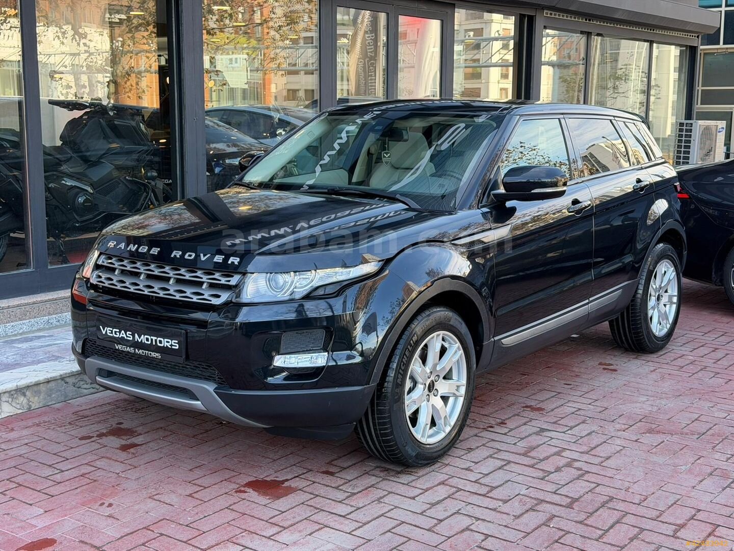 Galeriden Land Rover Range Evoque 2.0 Si4 Pure 2012 Model İstanbul 35.000 km Siyah 2