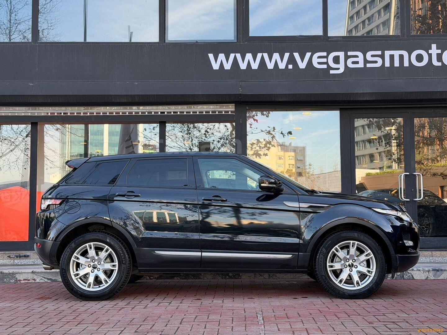 Galeriden Land Rover Range Evoque 2.0 Si4 Pure 2012 Model İstanbul 35.000 km Siyah 6