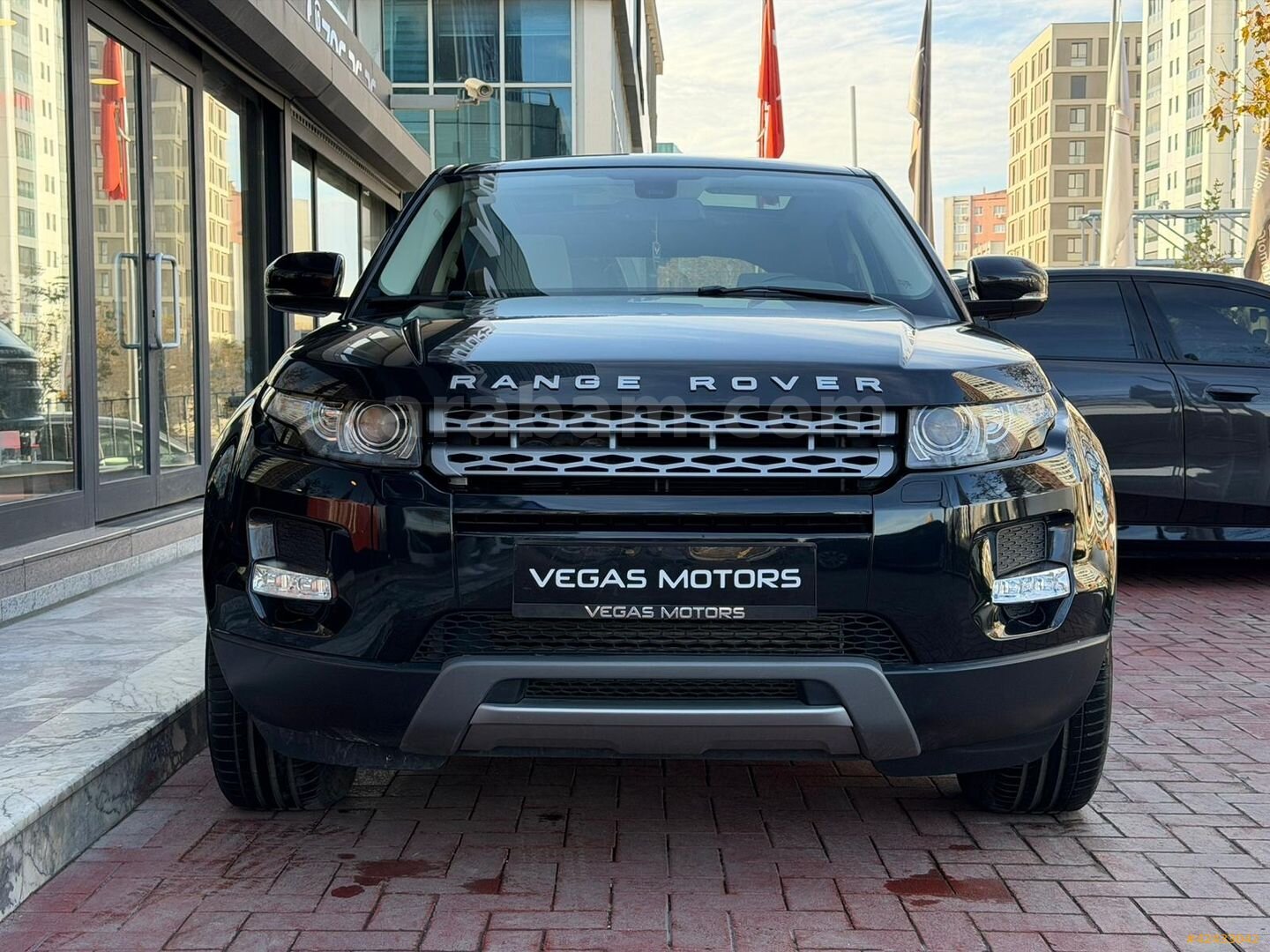 Galeriden Land Rover Range Evoque 2.0 Si4 Pure 2012 Model İstanbul 35.000 km Siyah 3