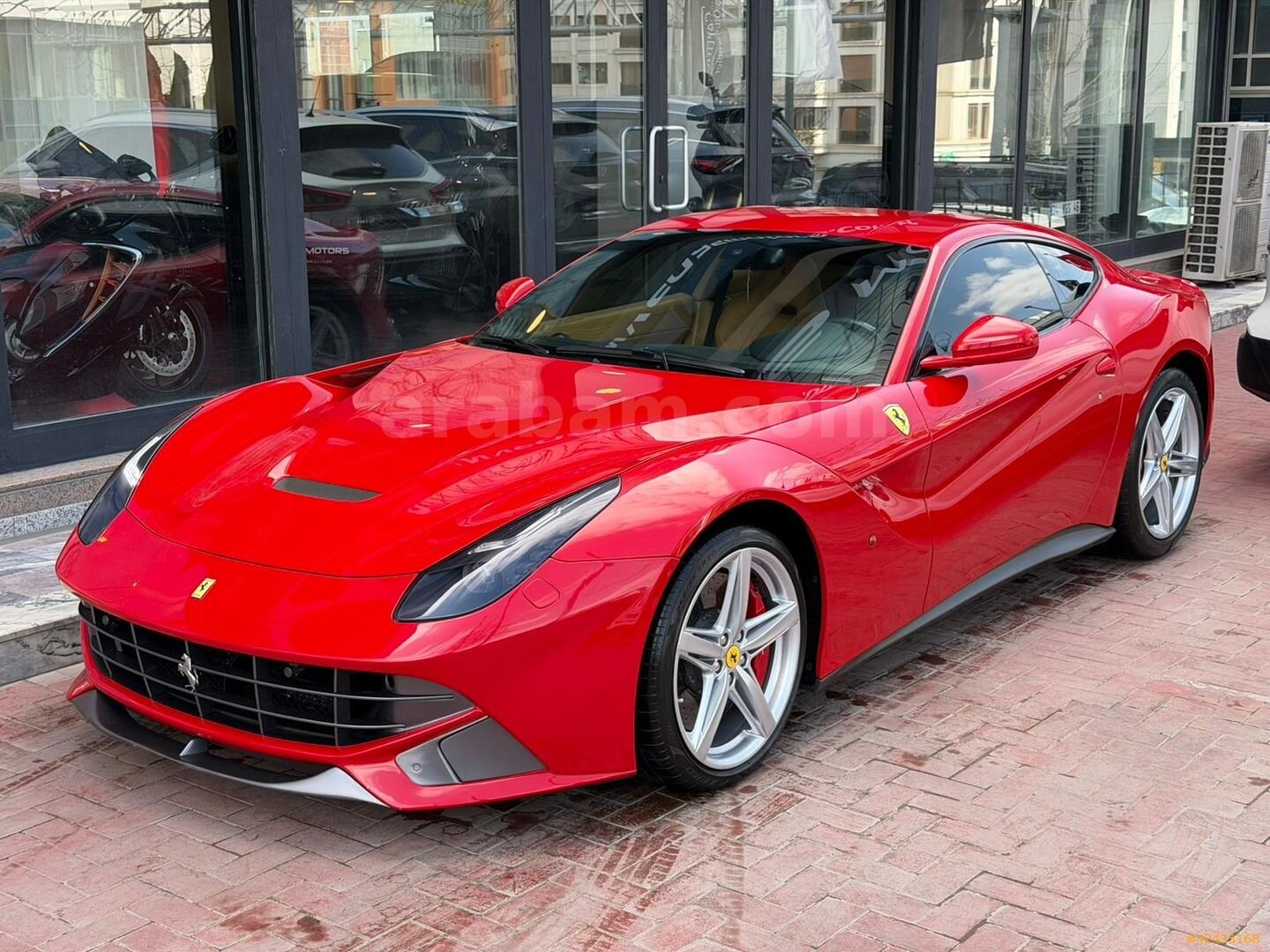 Galeriden Ferrari F12 Berlinetta 2013 Model İstanbul 48.700 km Kırmızı 2