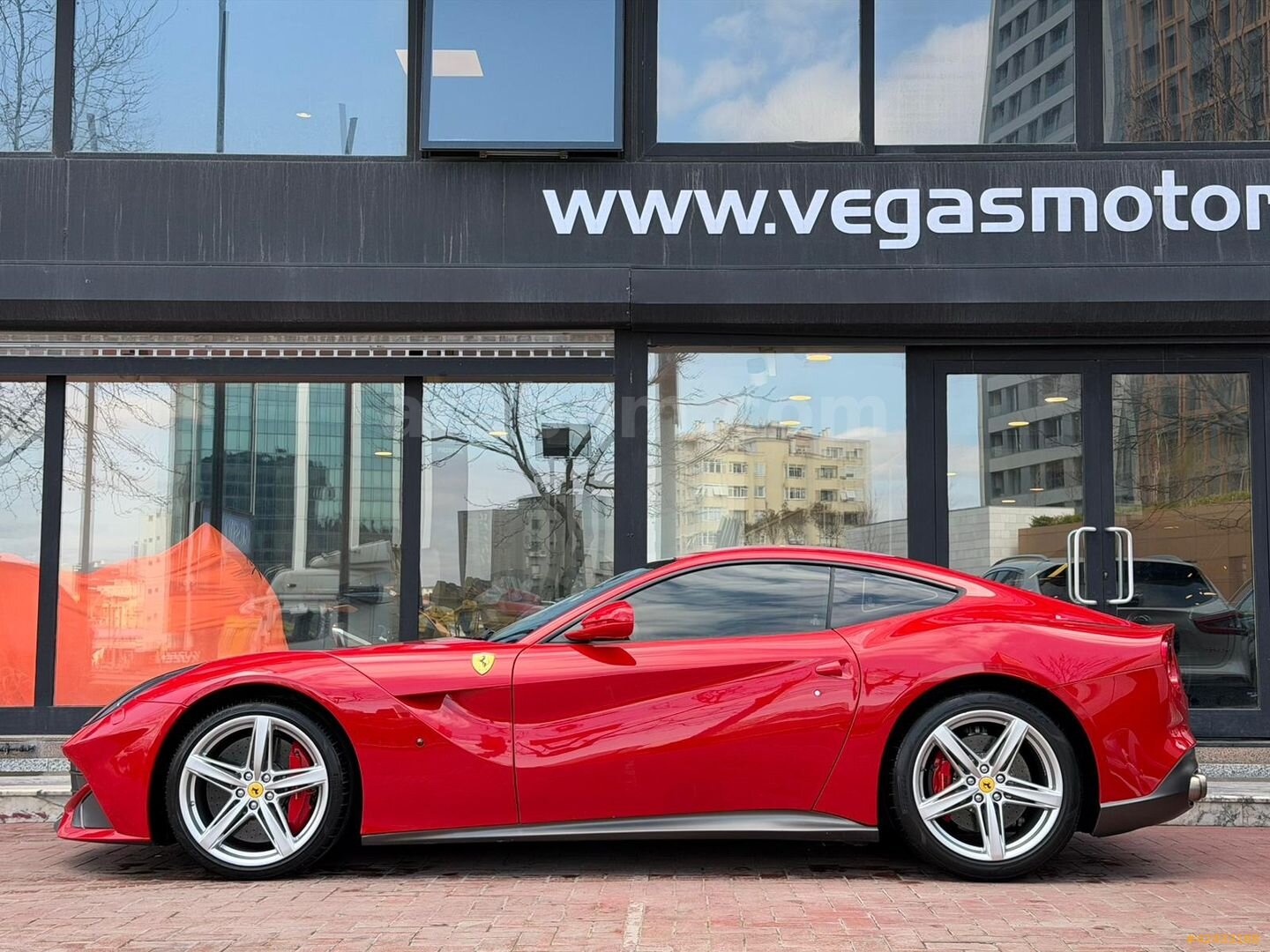 Galeriden Ferrari F12 Berlinetta 2013 Model İstanbul 48.700 km Kırmızı 5