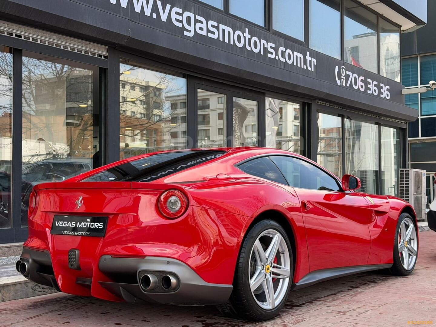 Galeriden Ferrari F12 Berlinetta 2013 Model İstanbul 48.700 km Kırmızı 7