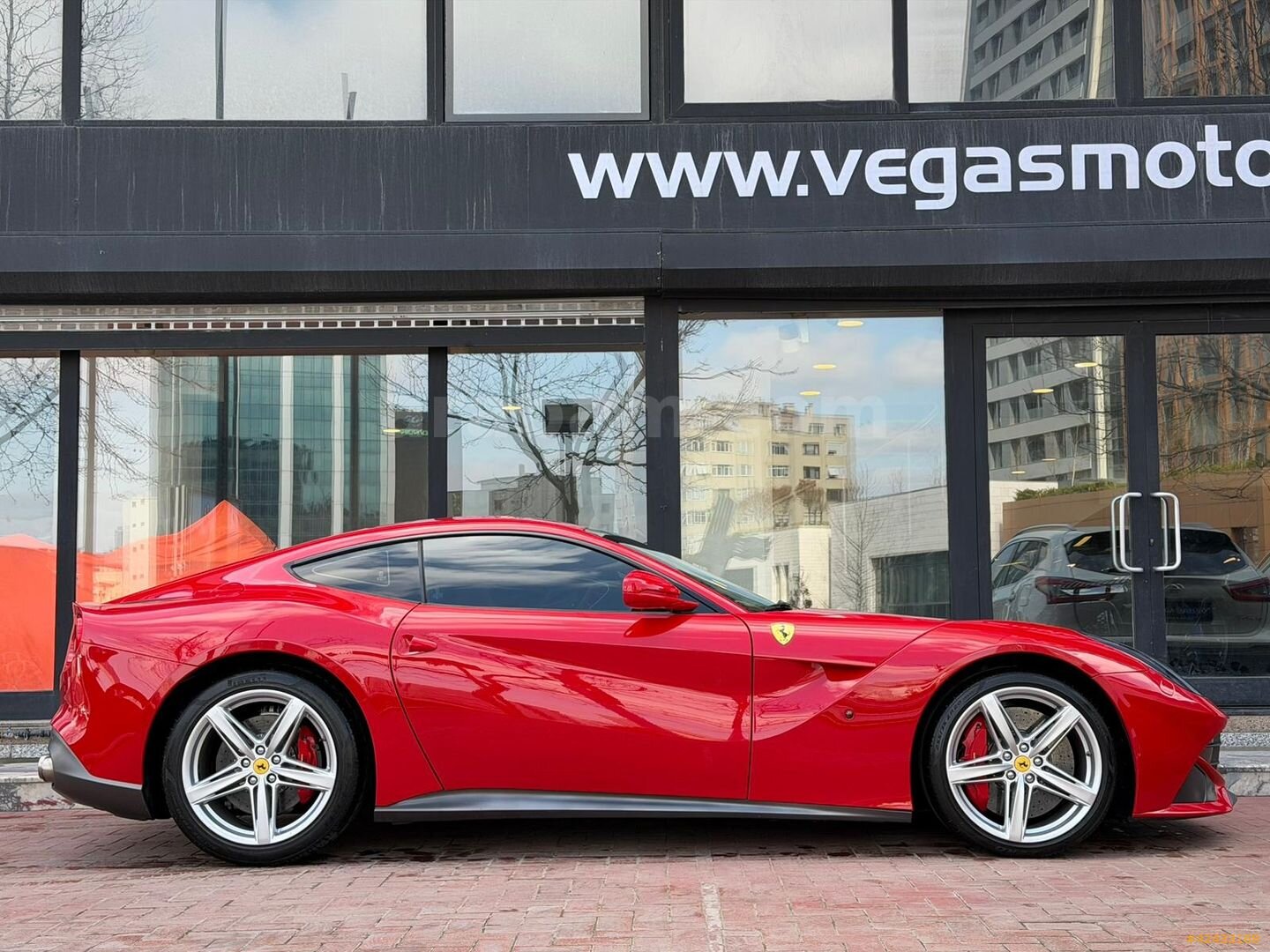 Galeriden Ferrari F12 Berlinetta 2013 Model İstanbul 48.700 km Kırmızı 6