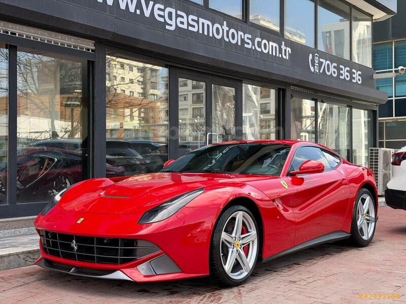 Galeriden Ferrari F12 Berlinetta 2013 Model İstanbul 48.700 km Kırmızı
