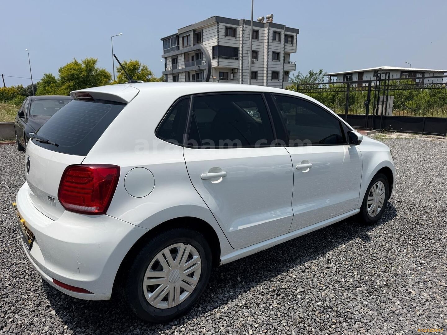 Galeriden Volkswagen Polo 1.4 TDi Trendline 2016 Model Hatay 196.000 km Beyaz 5
