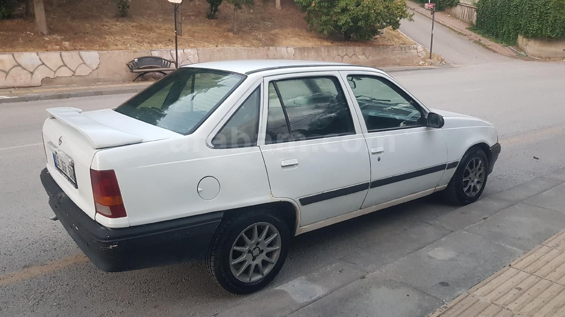 Sahibinden Opel Kadett 1.3 1990 Model Ankara 155.000 km Beyaz 6