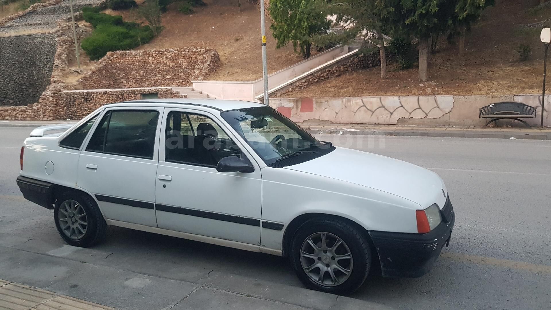 Sahibinden Opel Kadett 1.3 1990 Model Ankara 155.000 km Beyaz 7