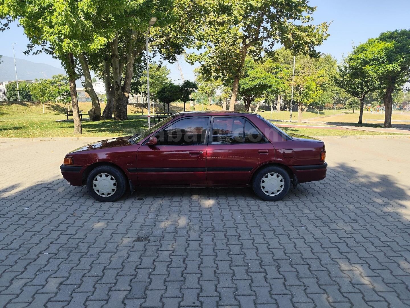 Sahibinden Mazda 323 1.6 GLX 1994 Model Bursa 303.000 km Bordo 4