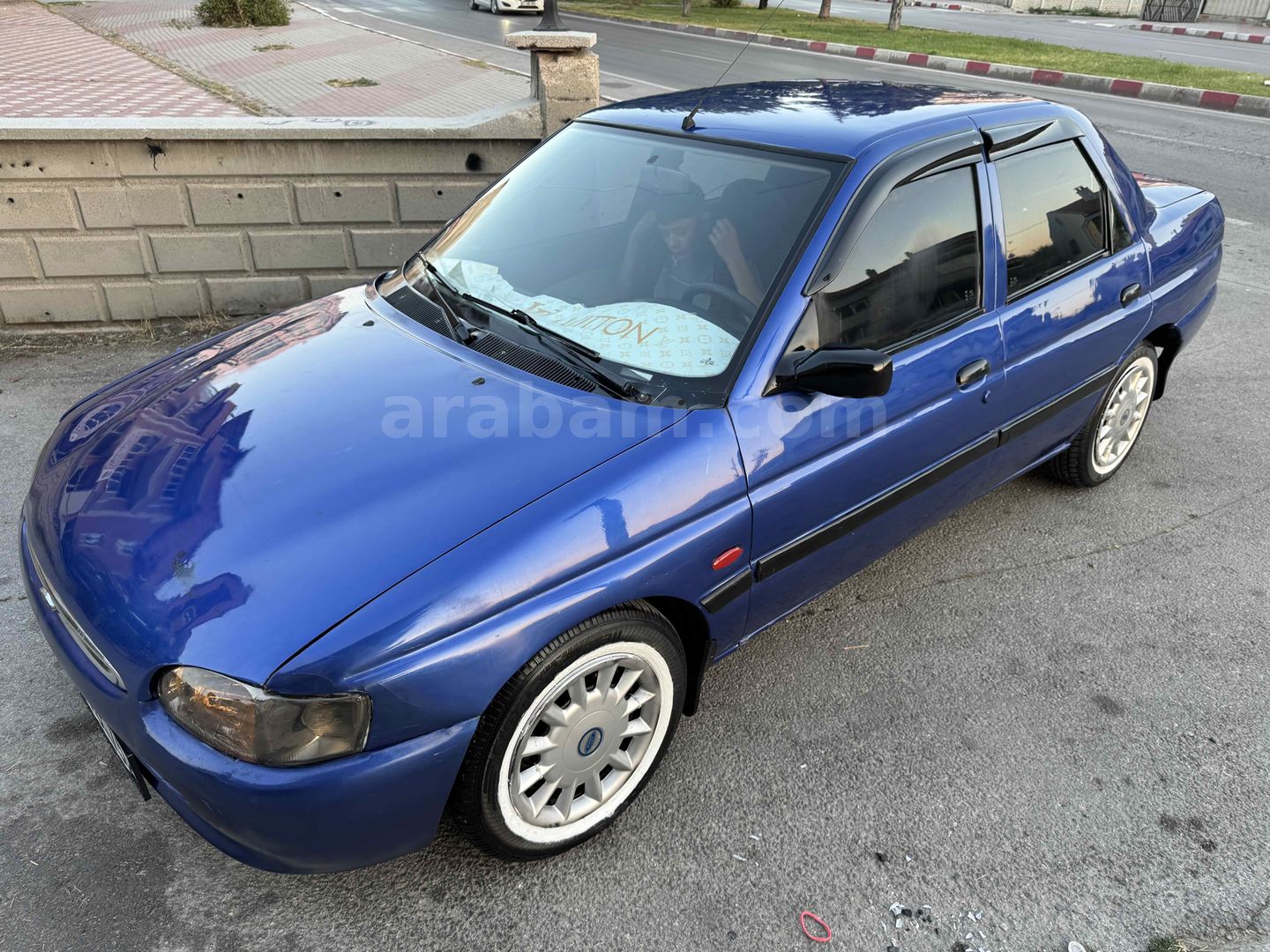 Sahibinden Ford Escort 1.6 CLX 1996 Model Afyonkarahisar 166.000