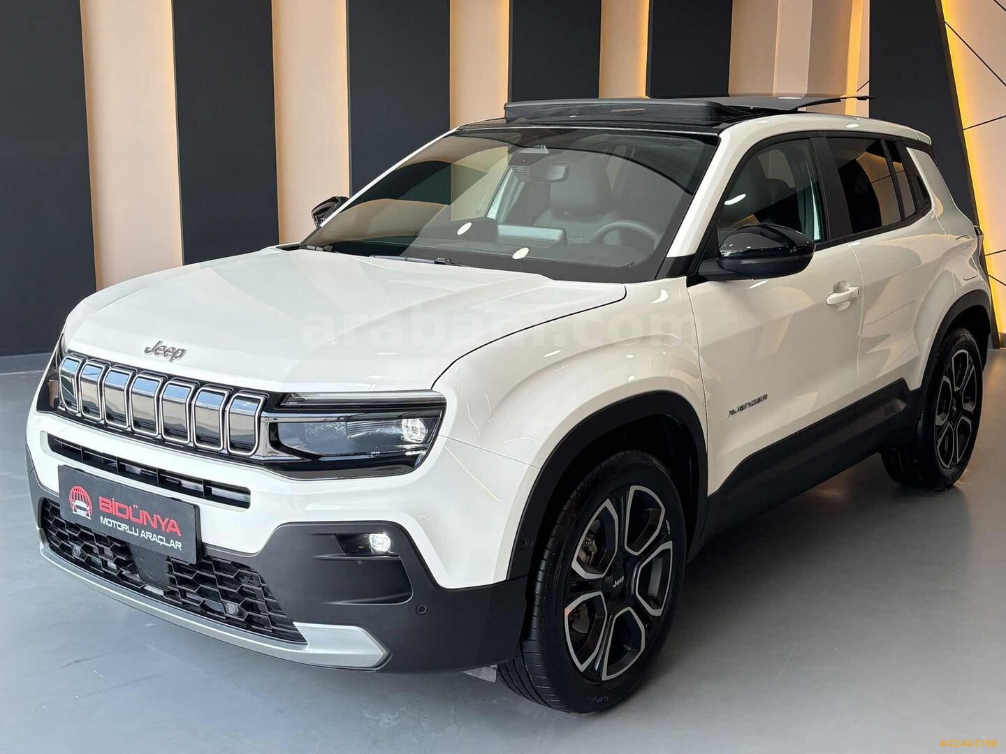 Galeriden Jeep Avenger Hybrid 1.2 Summit 2025 Model İstanbul 6.001 km Beyaz 3