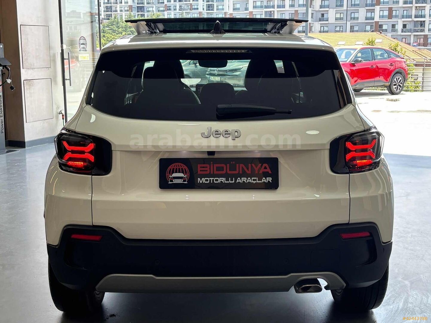 Galeriden Jeep Avenger Hybrid 1.2 Summit 2025 Model İstanbul 6.001 km Beyaz 6