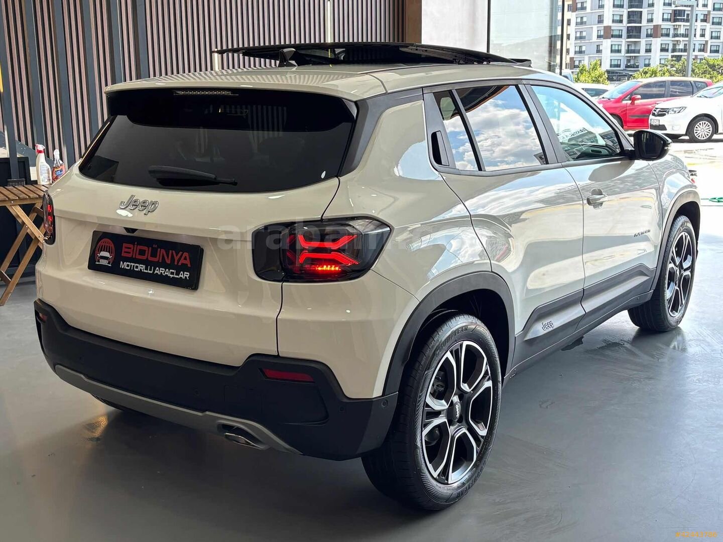 Galeriden Jeep Avenger Hybrid 1.2 Summit 2025 Model İstanbul 6.001 km Beyaz 7