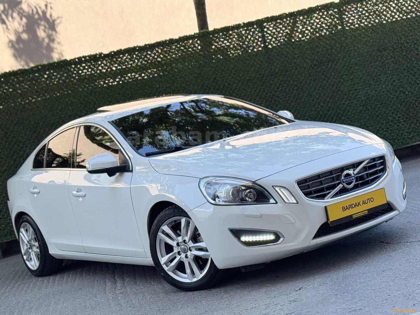 Galeriden Volvo S60 1.6 D Advance 2013 Model İstanbul 213.500 km Beyaz 3
