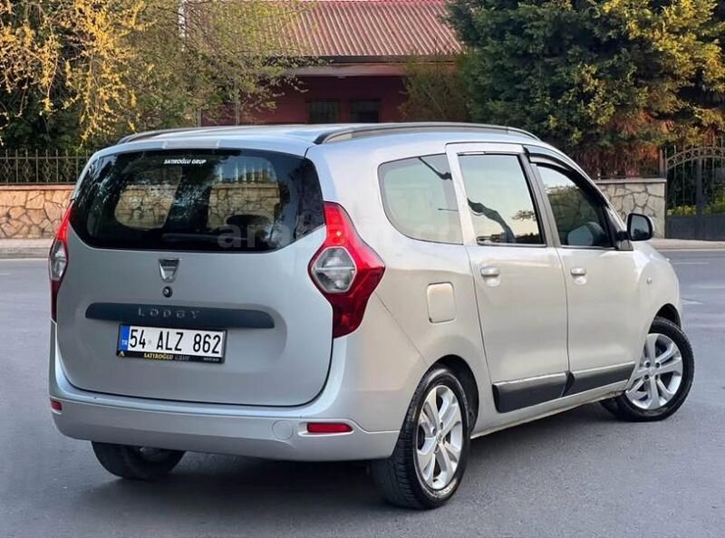 Sahibinden Dacia Lodgy 1.5 dCi Laureate 2013 Model Sakarya 330.000 km Gri (Gümüş)