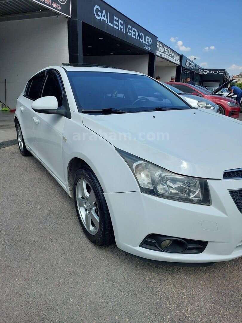 Galeriden Chevrolet Cruze 1.6 LT Plus 2011 Model Bursa 172.000 km Beyaz 3