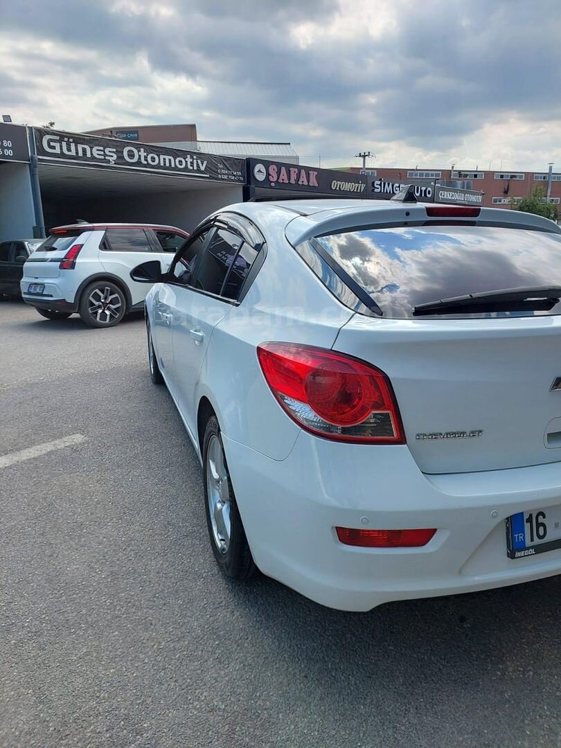 Galeriden Chevrolet Cruze 1.6 LT Plus 2011 Model Bursa 172.000 km Beyaz 2