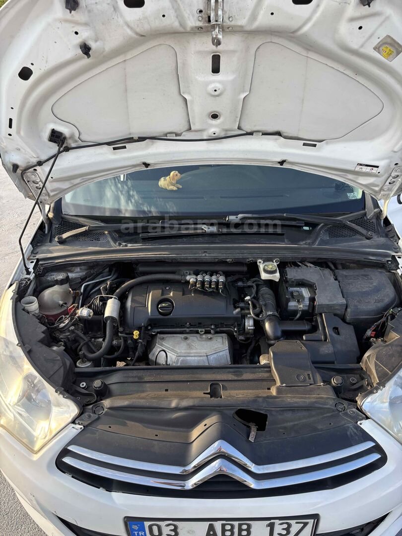 Sahibinden Citroen C4 1.4 VTi Attraction 2012 Model Antalya 299.000 km Beyaz 5