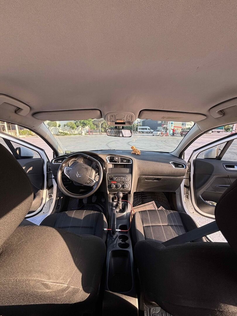 Sahibinden Citroen C4 1.4 VTi Attraction 2012 Model Antalya 299.000 km Beyaz 4