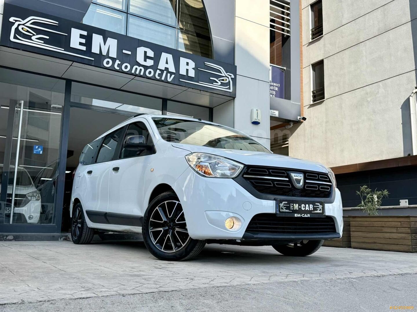 Galeriden Dacia Lodgy 1.5 BlueDCI Laureate 2020 Model Bursa 158.000 km Beyaz 6