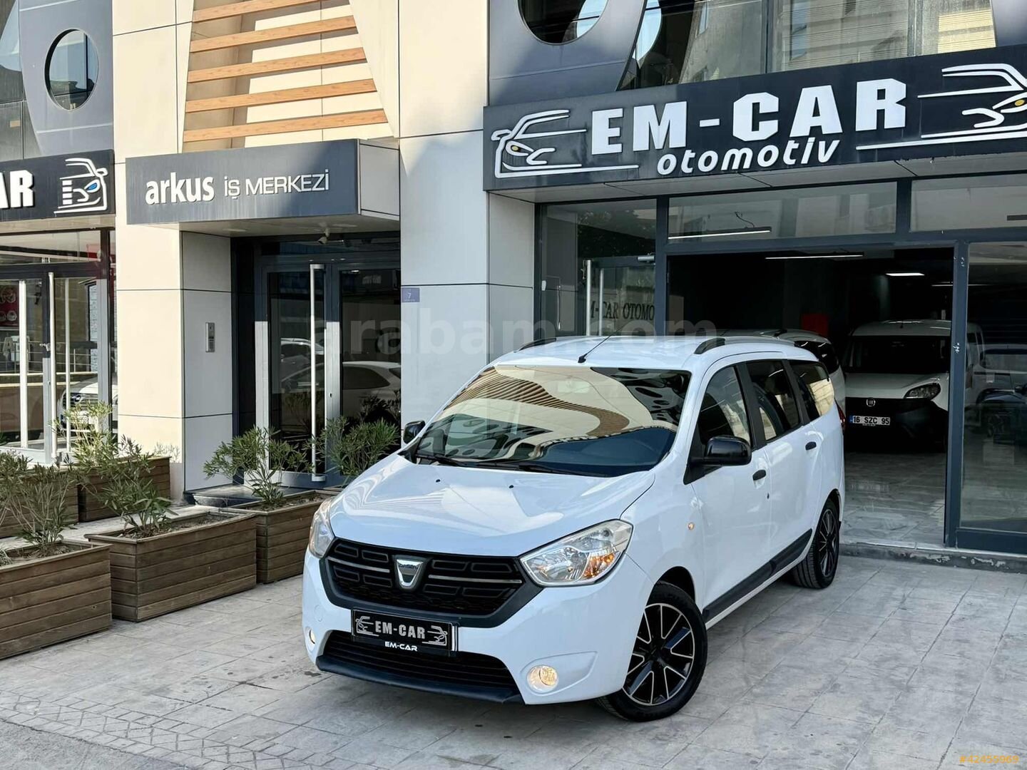 Galeriden Dacia Lodgy 1.5 BlueDCI Laureate 2020 Model Bursa 158.000 km Beyaz 2