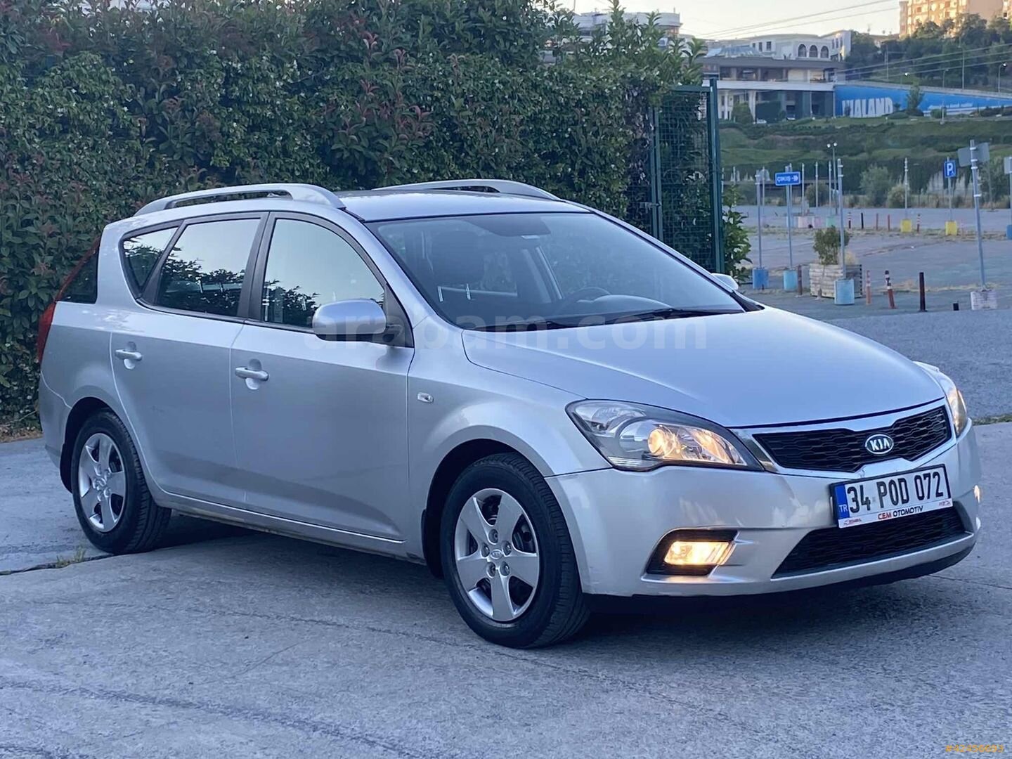 Galeriden Kia Ceed 1.6 CRDi Motion SW 2010 Model İstanbul 220.000 km Gri 1