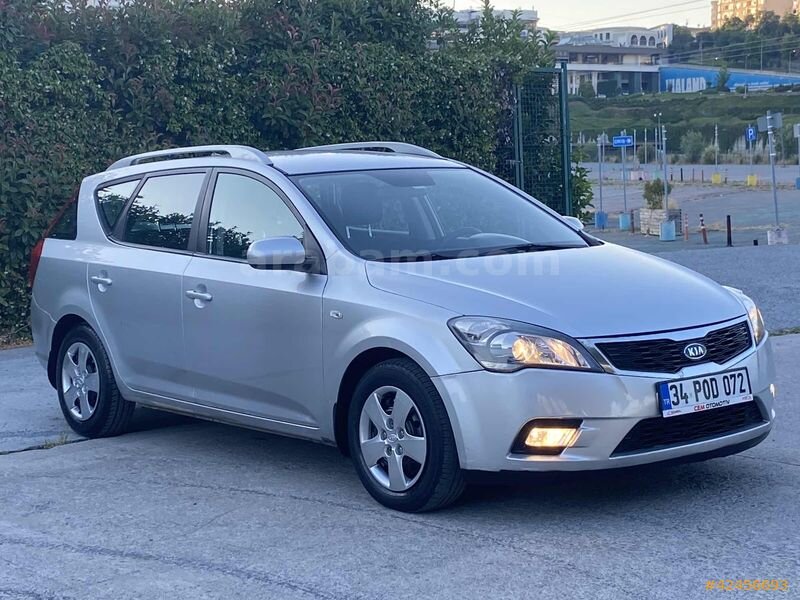 Galeriden Kia Ceed 1.6 CRDi Motion SW 2010 Model İstanbul 220.000 km Gri